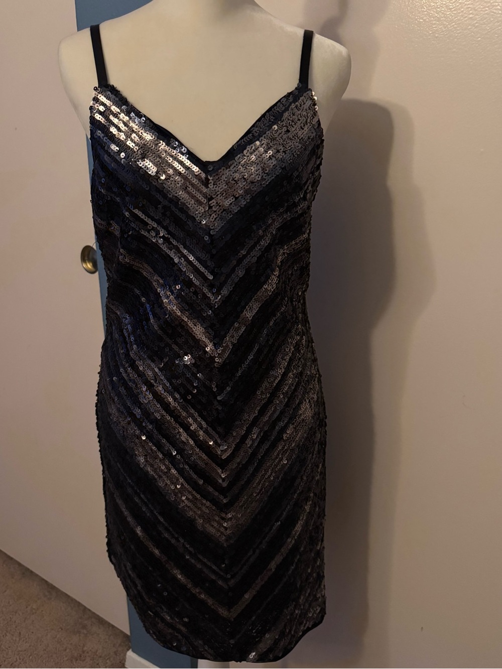 Bebe V neck sequence dress party holiday